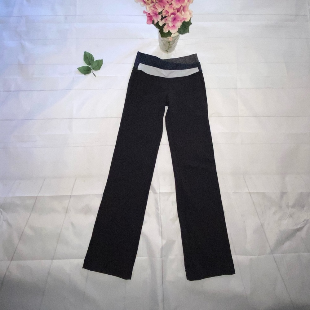 Lululemon Black Astro Flare Pant 4 Tall - Picture 3 of 12